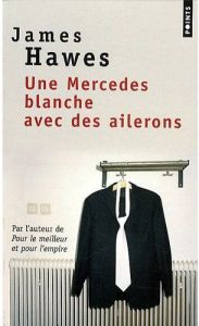 Une Mercedes blanche avec des ailerons - Hawes James - Deparis Olivier