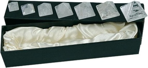 Emprunter COFFRET 7 PYRAMIDES EN CRISTAL DE ROCHE livre