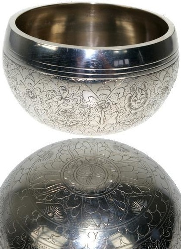 Emprunter Bol chantant gravé - Finition argentée - 10 cm livre