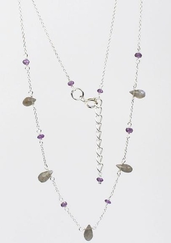 Emprunter COLLIER EN ARGENT BRIOLETTES ET PERLES FACETTEES LABRADORITE ET AMETHYSTE livre