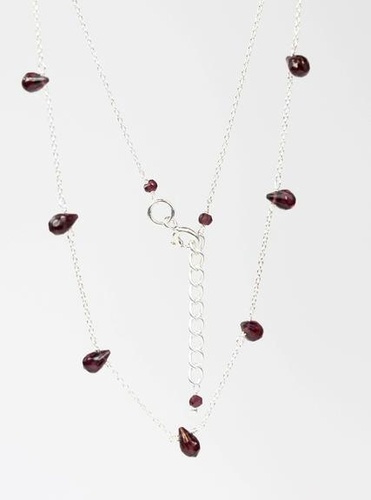 Emprunter COLLIER EN ARGENT 7 LARMES FACETTEES GRENAT livre