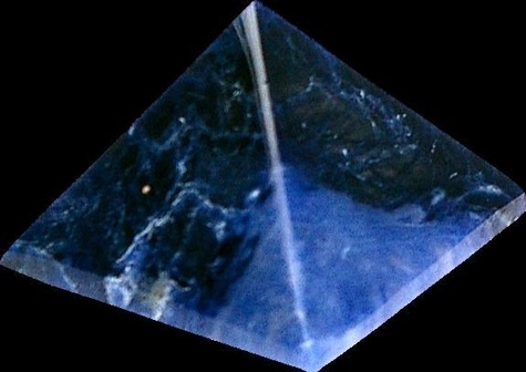 Emprunter PYRAMIDE SODALITE BRESIL - QUALITE EXTRA - 3 CM livre