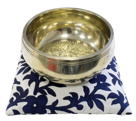 Emprunter COUSSIN POUR BOL CHANTANT CARRE IMPRIME FEUILLES livre