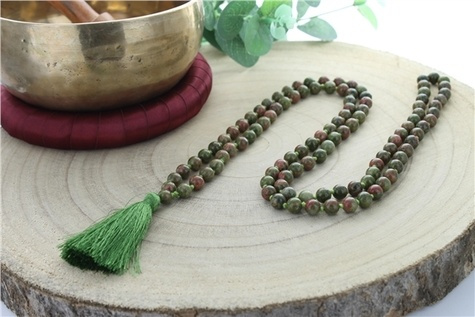 Emprunter MALA EN UNAKITE 108 PERLES livre