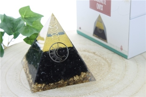 Emprunter PYRAMIDE ORGONITE ONYX LUNE livre