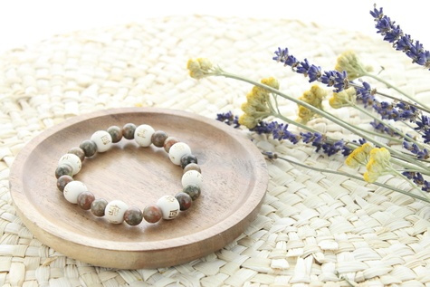 Emprunter BRACELET JASPE PERLES RONDES 8 MM ET PERLES BOIS 1 CM livre