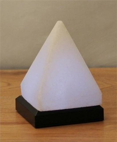 Emprunter PYRAMIDE EN CRISTAL DE SEL - ENVIRON 300 GR livre