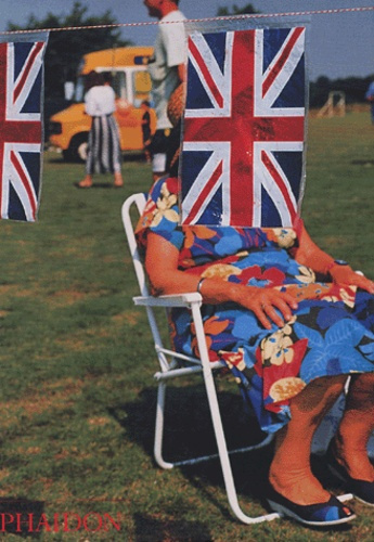 Emprunter Think of England. Edition en langue anglaise livre