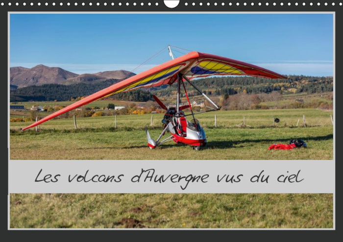 Emprunter LES VOLCANS D'AUVERGNE VUS DU CIEL (CALENDRIER MURAL 2019 DIN A3 HORIZONTAL) - BALADE AUTOMNALE AU-D livre