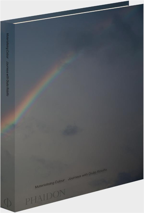 Emprunter MATERIALISING COLOUR livre