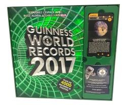 Emprunter Guinness World Records. Coffret livre + poster géant + 60 cartes, Edition 2017 livre