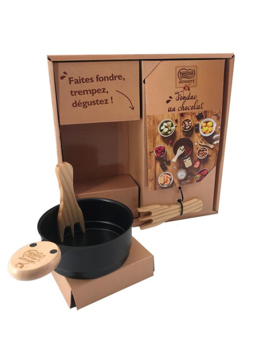 Emprunter Coffret Fondue au chocolat Nestlé. Avec un livre de recettes, un appareil à fondue à la bougie et se livre