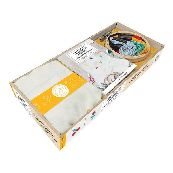 Emprunter Mes petites chaussettes à broder - Laisse parler ta créativité ! Avec 1 tambour en bois, 1 paire de livre