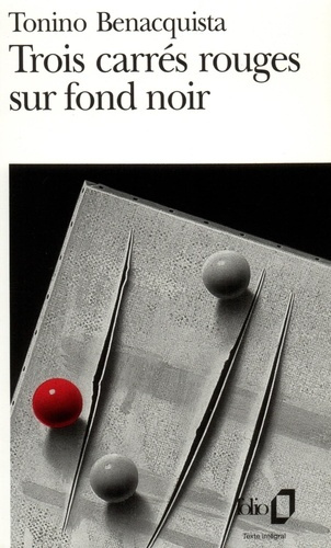 Emprunter Trois carrés rouges sur fond noir livre