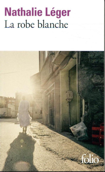 Emprunter La robe blanche livre