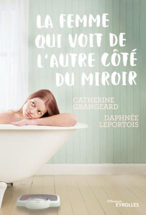 Emprunter La femme qui voit de l'autre côté du miroir livre