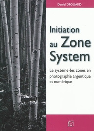 Emprunter INITIATION AU ZONE SYSTEM - LE SYSTEME DES ZONES EN PHOTOGRAPHIE ARGENTIQUE ET NUMERIQUE livre