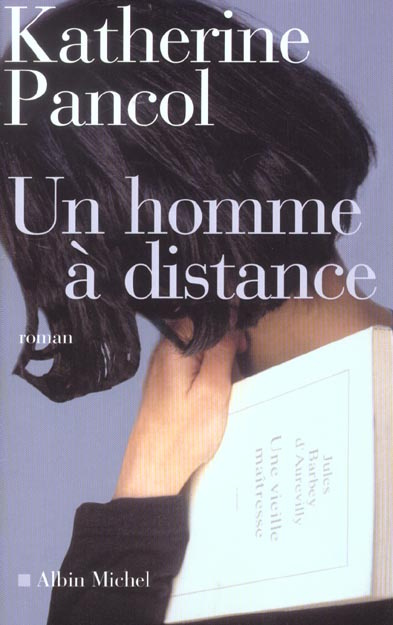 Emprunter Un homme à distance livre