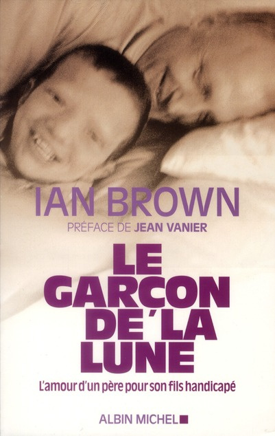 Emprunter Le garçon de la lune. L'amour d'un père pour son fils handicapé livre