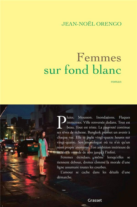 Emprunter Femmes sur fond blanc livre
