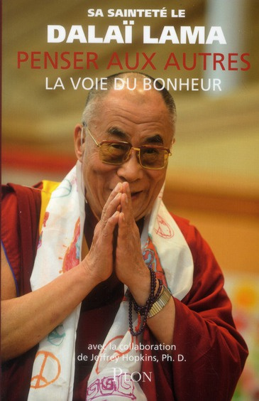 Emprunter Penser aux autres. La voie du bonheur livre