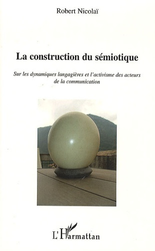 Emprunter La construction du sémiotique. Sur les dynamiques langagières et l'activisme des acteurs de la commu livre