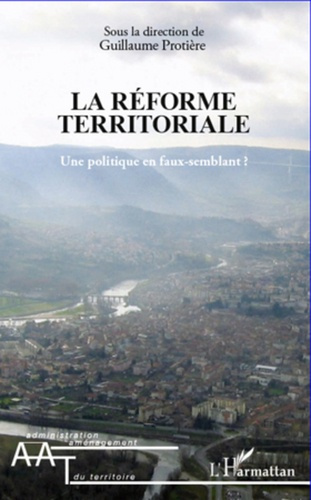 Emprunter La réforme territoriale. Une politique en faux-semblant ? livre
