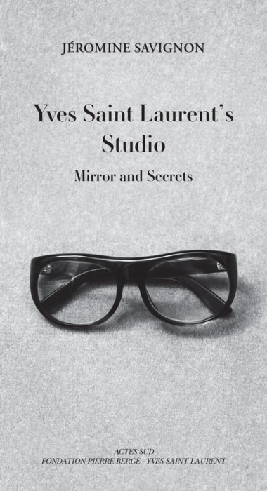 Emprunter Dans le studio d'Yves Saint Laurent. Edition en anglais livre