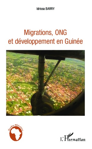 Emprunter Migrations, ONG et développement en Guinée livre