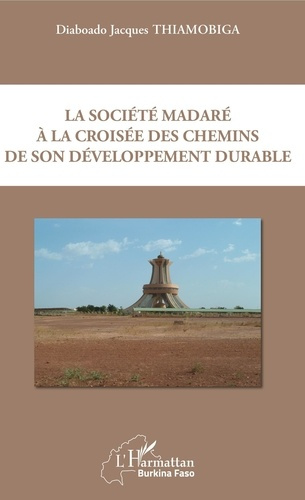 Emprunter La société madaré à la croisée des chemins de son développement durable livre