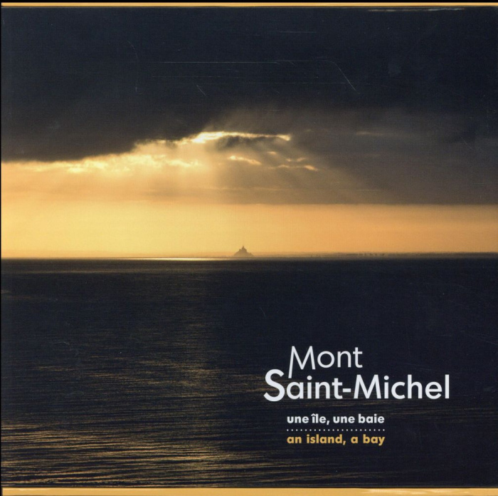 Emprunter Mont Saint-Michel une île, une baie. 1 livre + 20 photos, Edition bilingue français-anglais livre