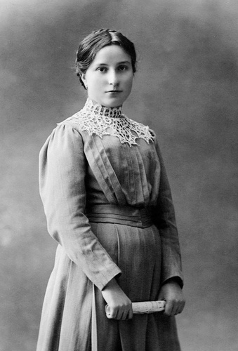 Emprunter Photo de Maria Valtorta à 15 ans en 1912 livre