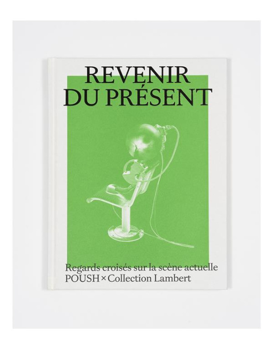 Emprunter Revenir du présent. Regards croisés sur la scène actuelle, Edition bilingue français-anglais livre