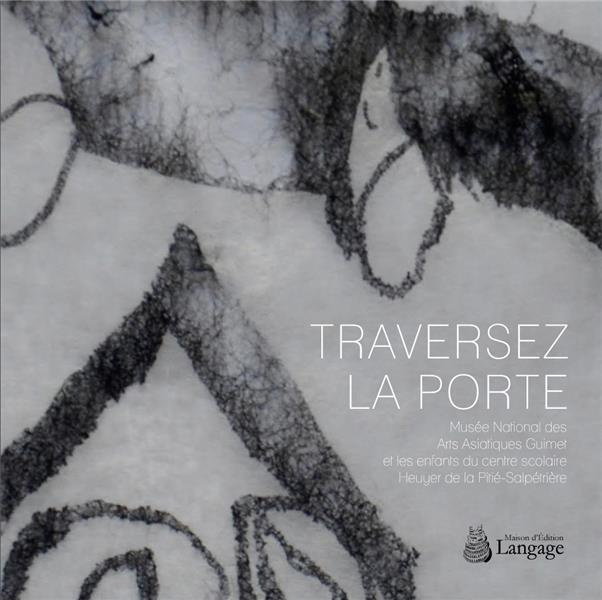 Emprunter Traversez la porte. Musée National des Arts Asiatiques Guimet et les enfants du centre scolaire Heuy livre
