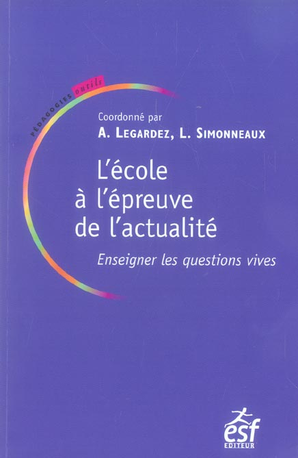 Emprunter L'école à l'épreuve de l'actualité. Enseigner les questions vives livre