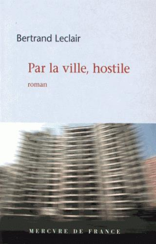 Emprunter Par la ville, hostile livre