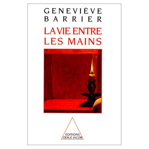 Emprunter LA VIE ENTRE LES MAINS livre