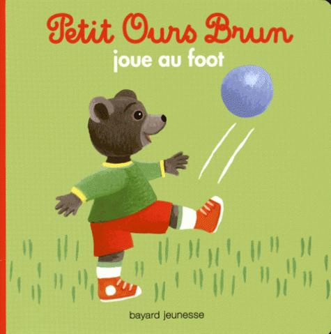 Emprunter Petit Ours Brun joue au foot livre