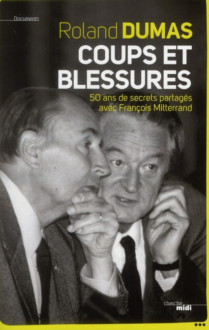 Emprunter Coups et blessures. 50 ans de secrets partagés avec François Mitterrand livre