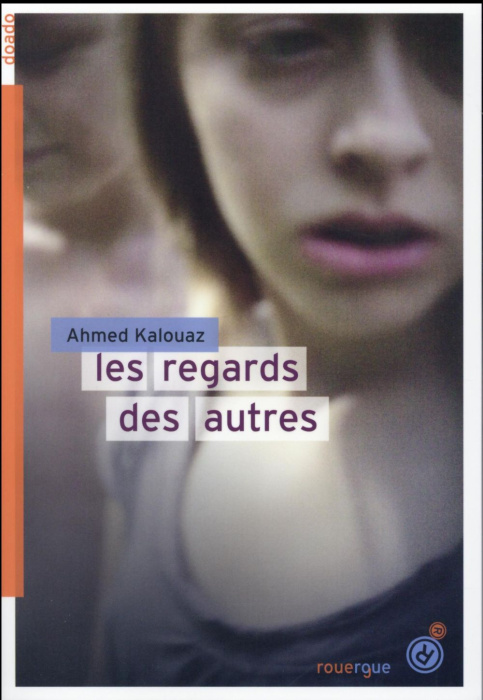 Emprunter Les regards des autres livre