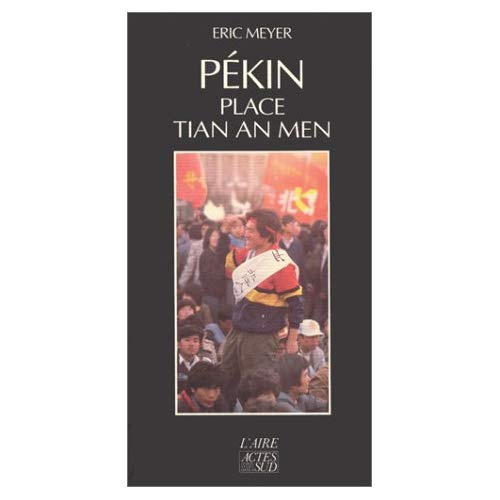 Emprunter Pékin, place Tian An Men. 15 avril-24 juin, le