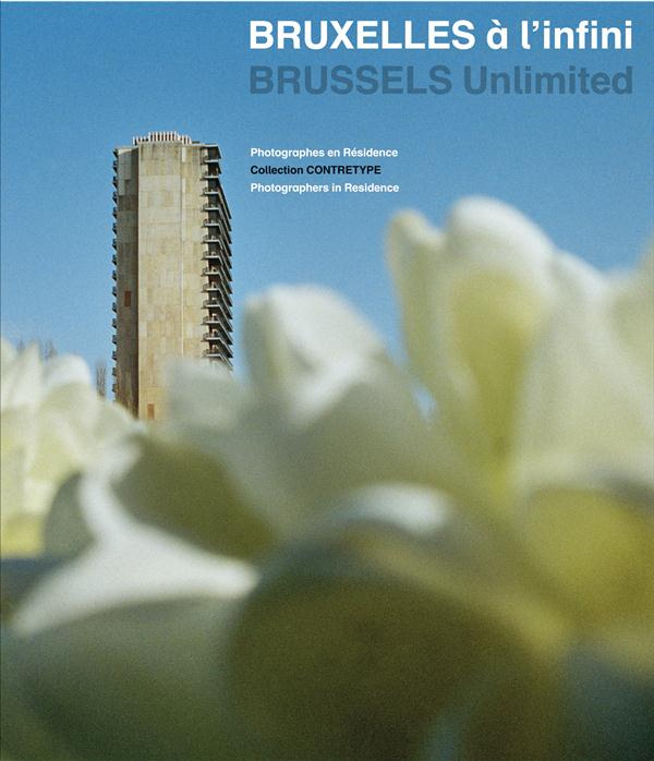Emprunter Bruxelles à l'infini. Photographes en résidence Collection Contretype, Edition bilingue français-ang livre