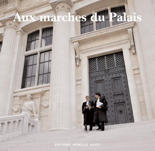 Emprunter Aux marches du palais livre