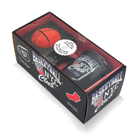 Emprunter Basketball NYC Club. Coffret avec 1 mug, 1 livret et 1 paire de chaussettes livre