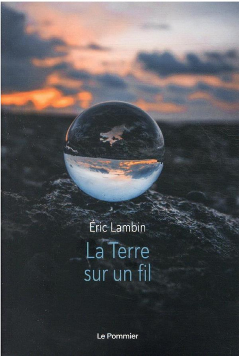 Emprunter La Terre sur un fil livre