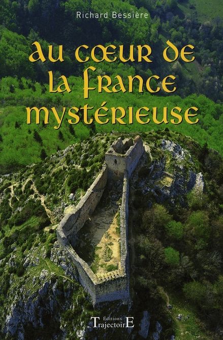 Emprunter Au coeur de la France mystérieuse livre