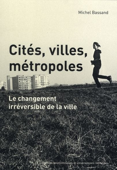 Emprunter Cités, villes, métropoles. Le changement irréversible de la ville livre