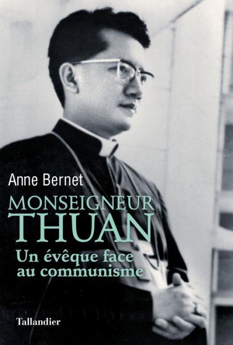 Emprunter Monseigneur Thuan. Un évêque face au communisme livre