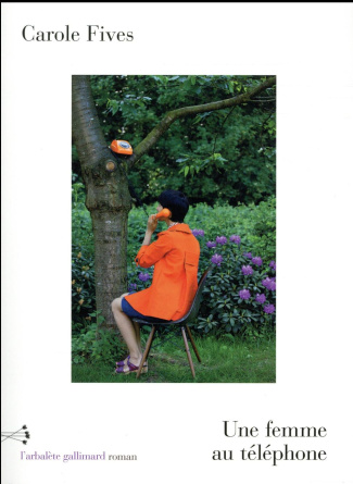 Une femme au téléphone