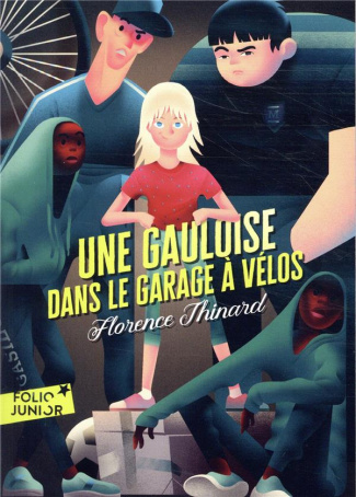 Une Gauloise dans le garage à vélos